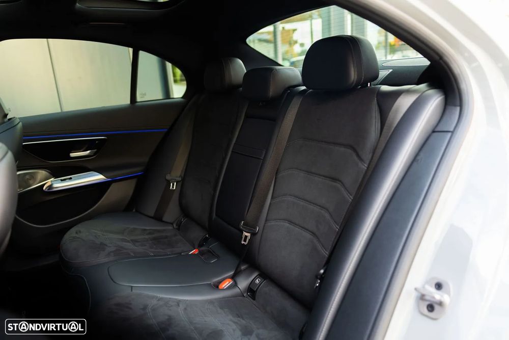 Mercedes-Benz E 300 e AMG Line - 26