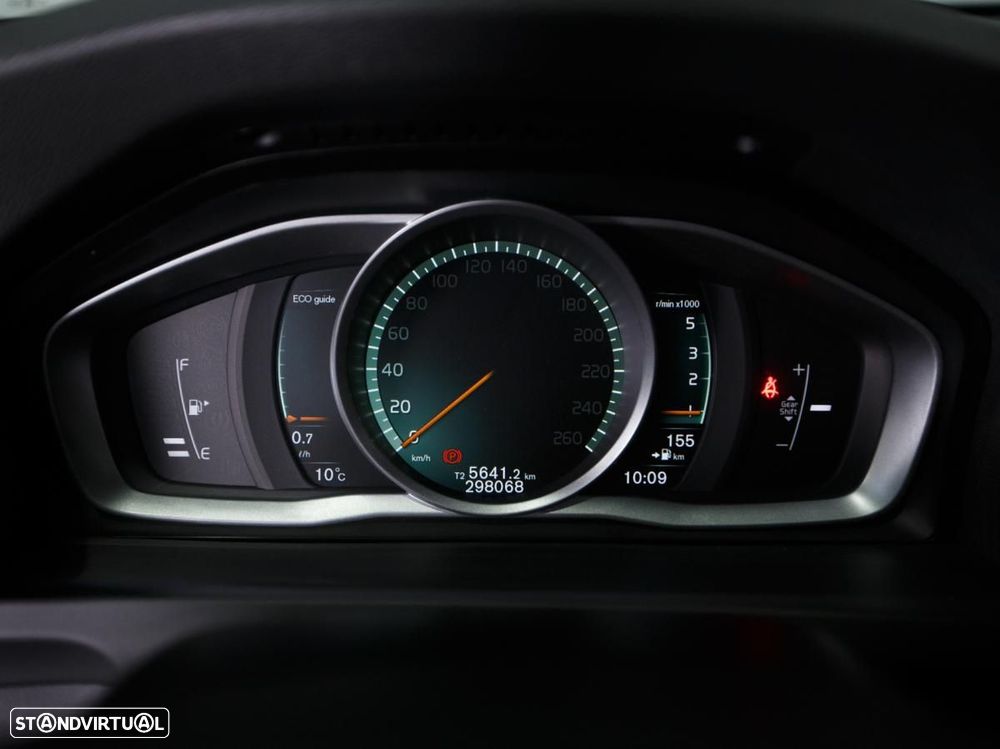 Volvo V60 Cross Country - 13