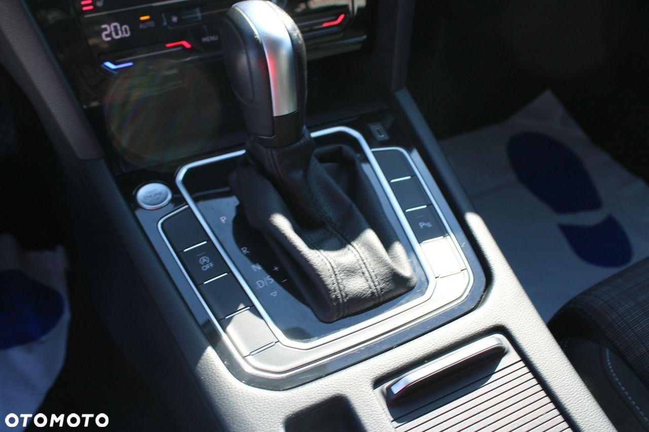 Volkswagen Passat - 25