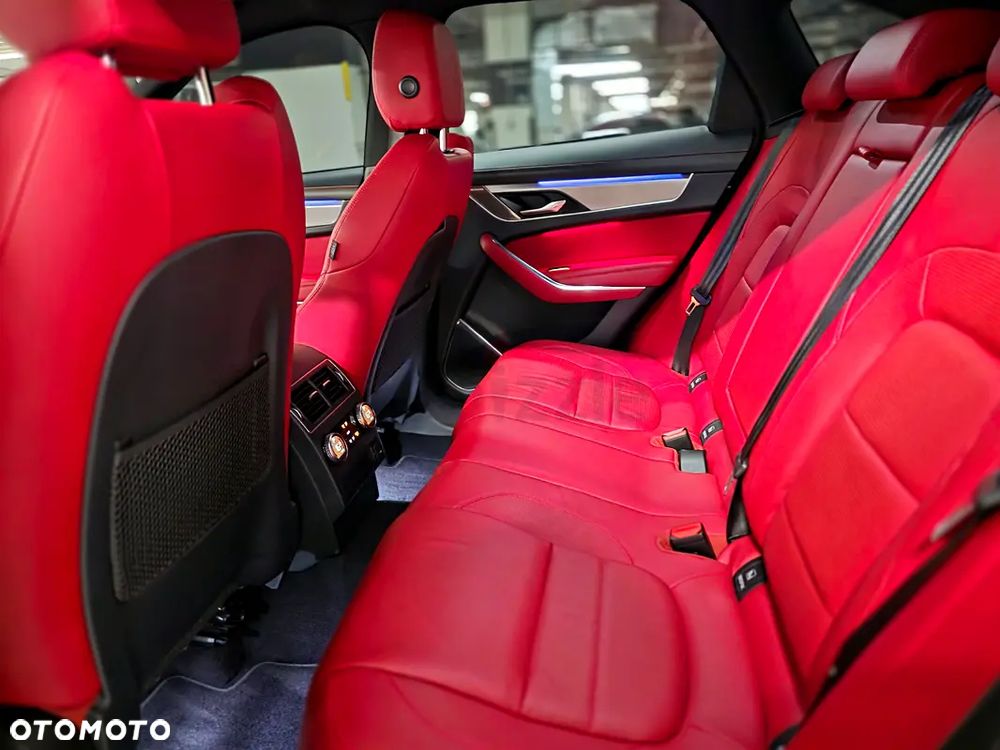 Jaguar F-Pace P250 AWD R-Dynamic SE - 8