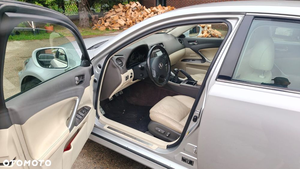 Lexus IS 220 D Prestige - 18