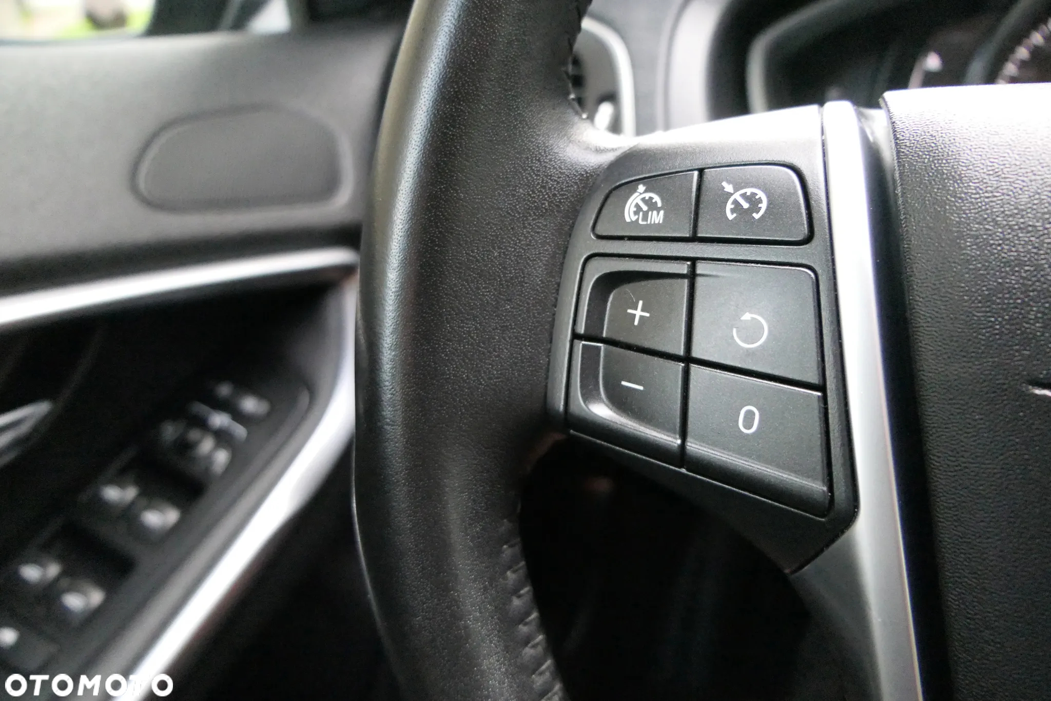 Volvo V40 T3 Drive-E Momentum - 26