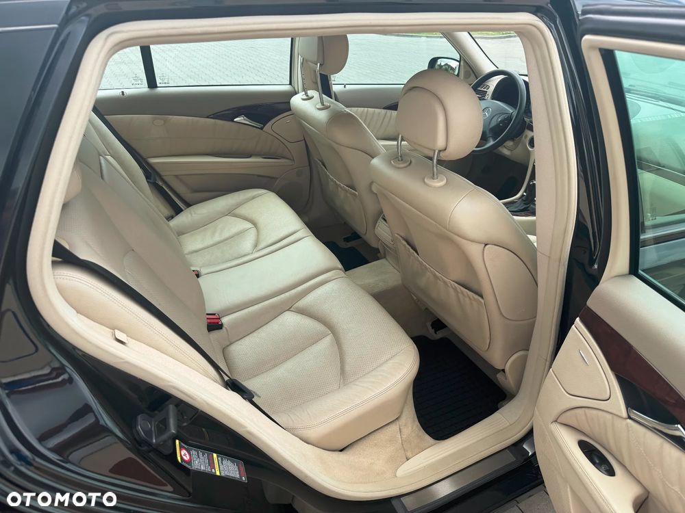 Mercedes-Benz Klasa E 240 4-Matic T Classic - 15
