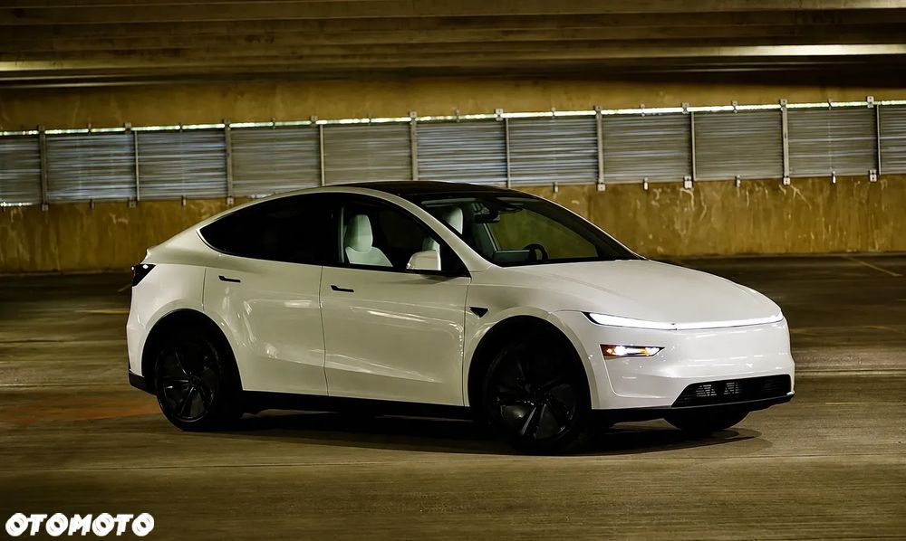 Tesla Model Y Long Range Dual Motor AWD - 7