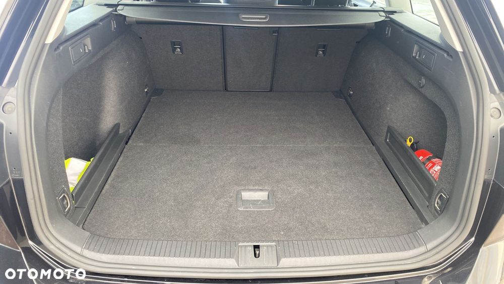 Volkswagen Passat - 12