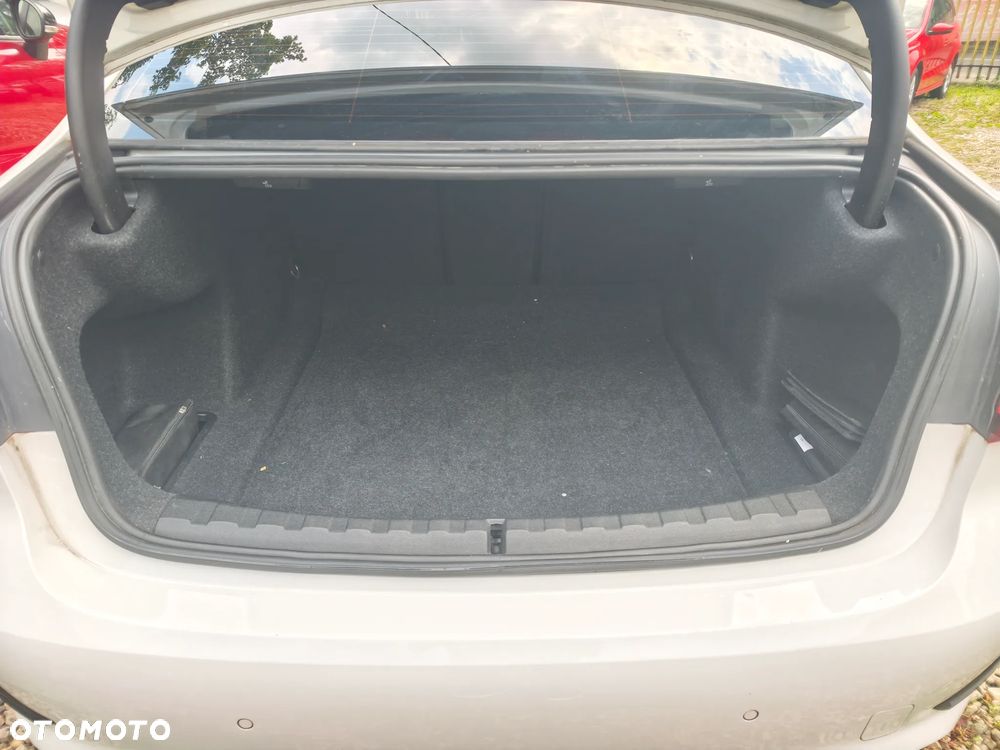 BMW Seria 3 318d - 12