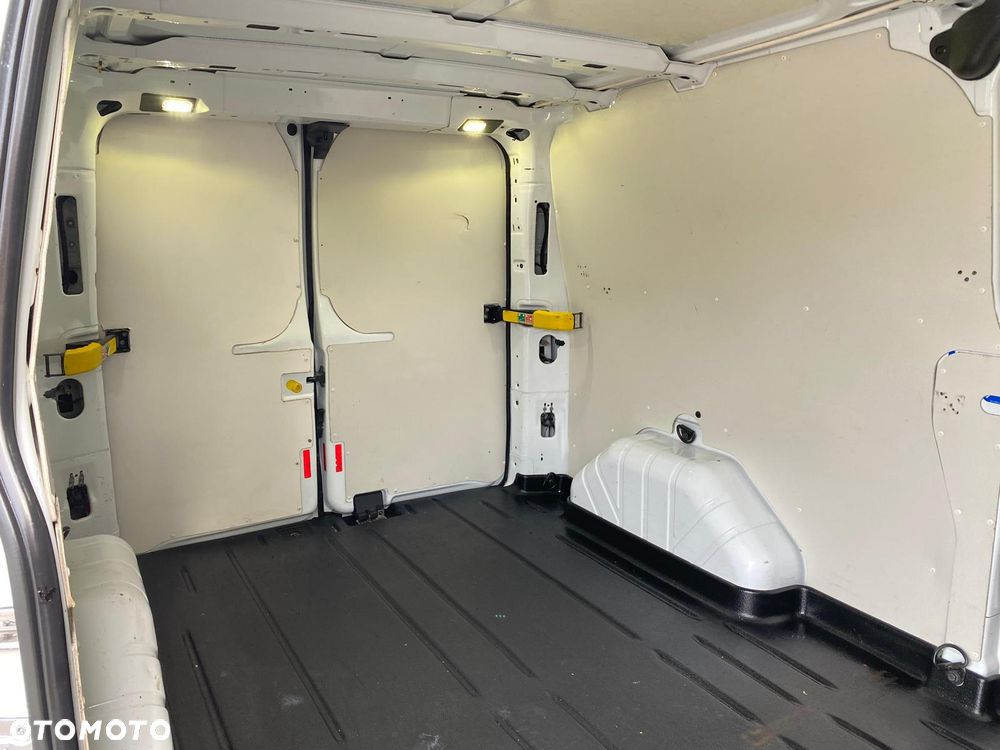 Ford TRANSIT CUSTOM - 24