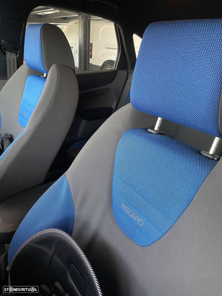 Ford Focus 2.5 ST - 6