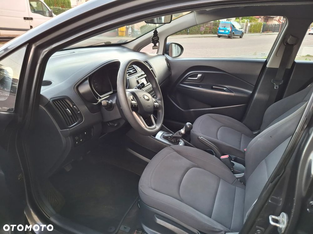 Kia Rio - 22