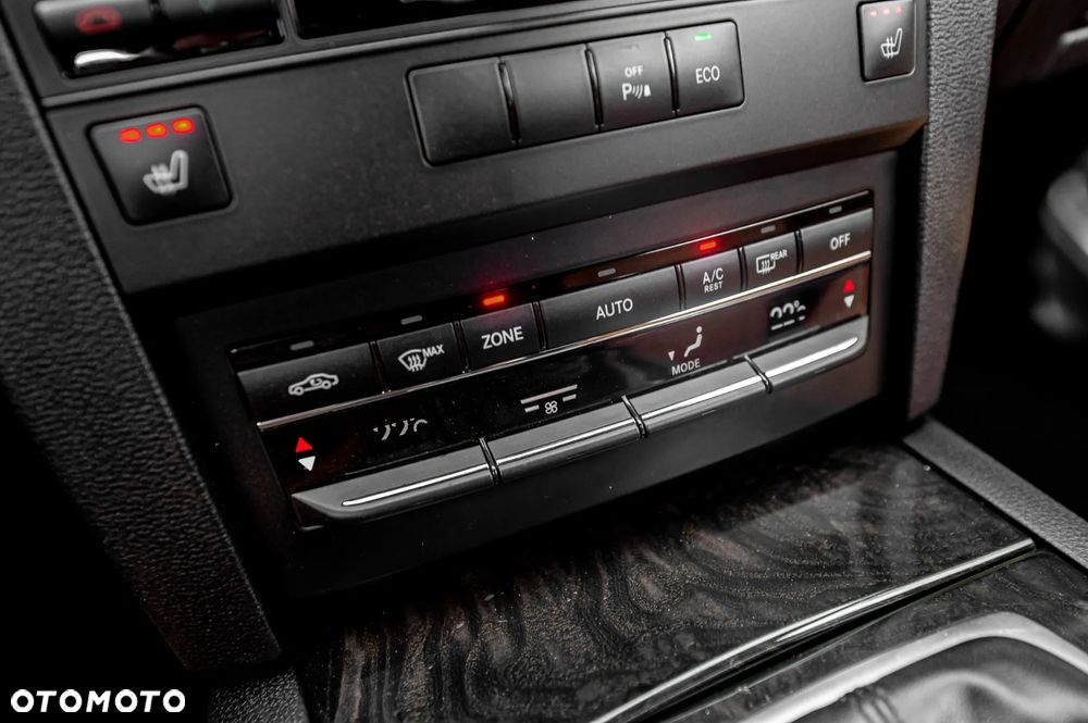 Mercedes-Benz Klasa E 250 BlueEFFICIENCY 7G-TRONIC Avantgarde - 31