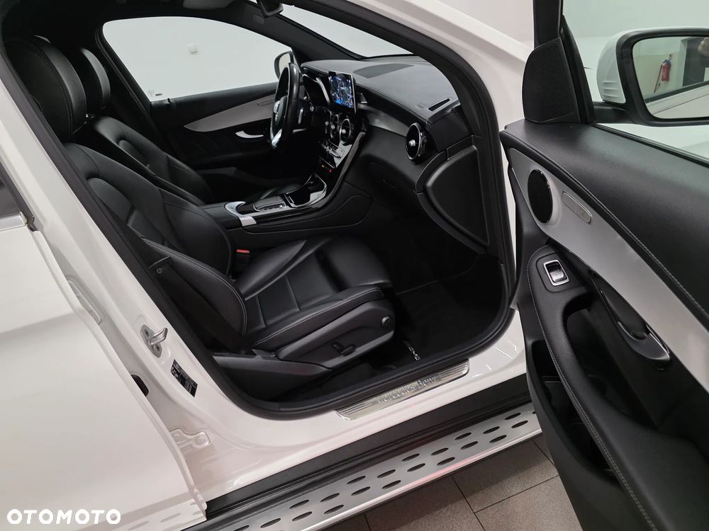 Mercedes-Benz GLC 220 d 4Matic 9G-TRONIC AMG Line Plus - 31