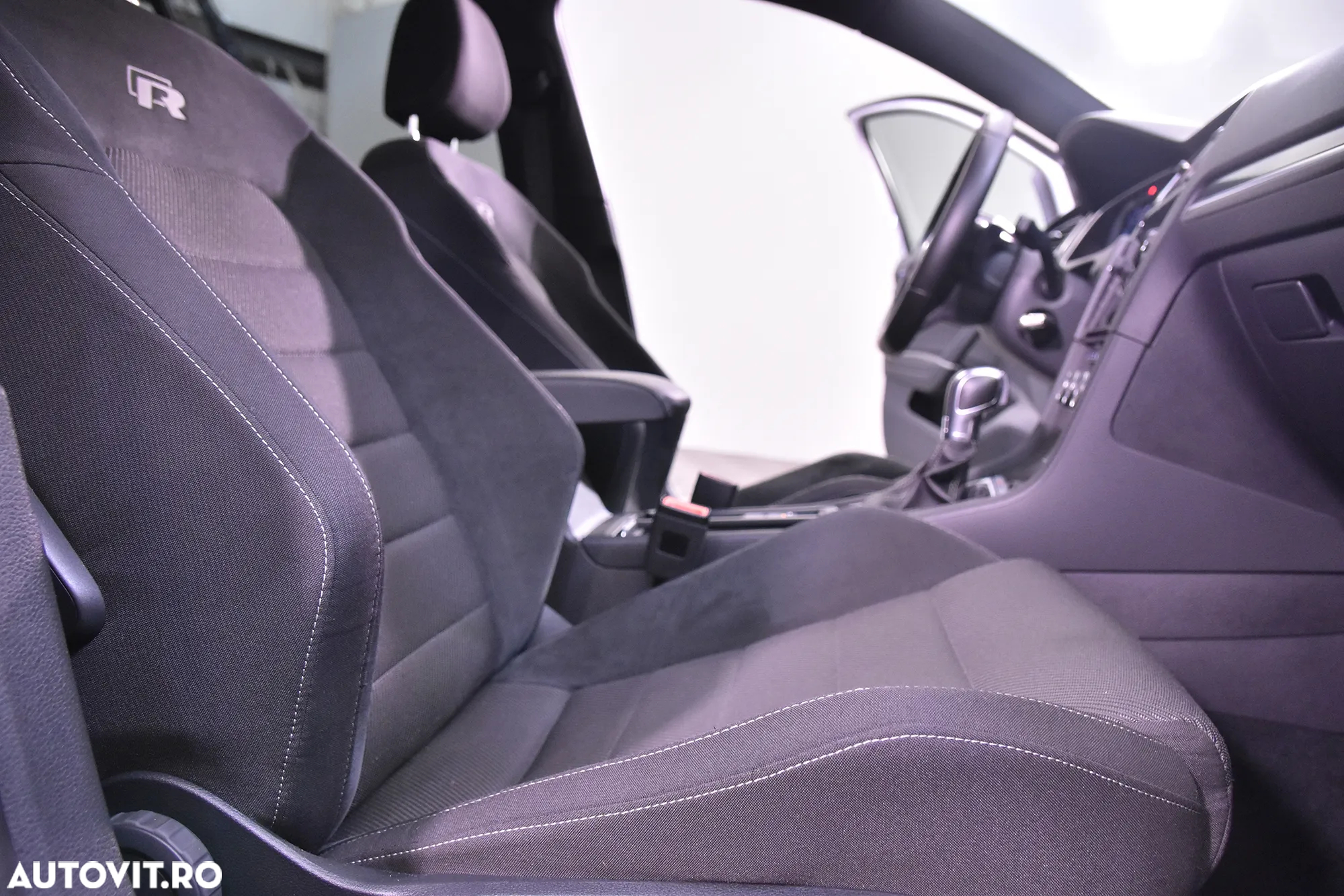 Volkswagen Golf 2.0 TSI DSG R - 11