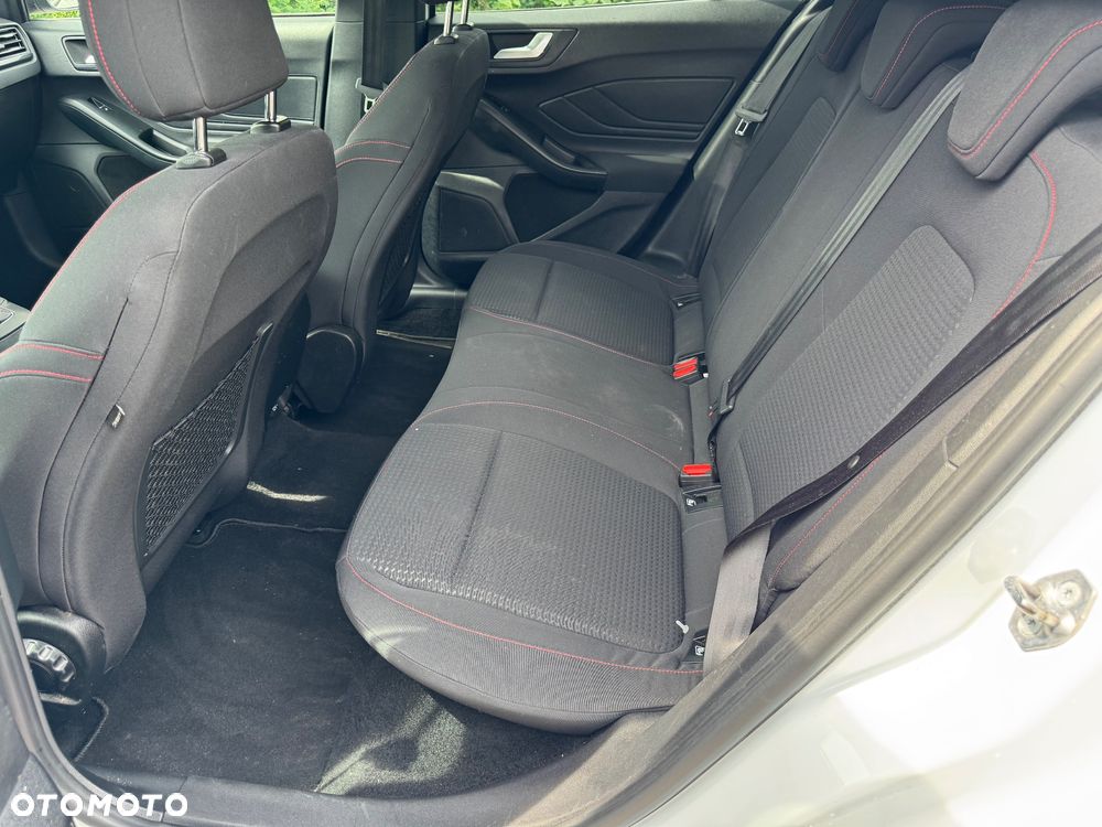 Ford Focus 1.5 EcoBlue Start-Stopp-System ST-LINE DESIGN - 18