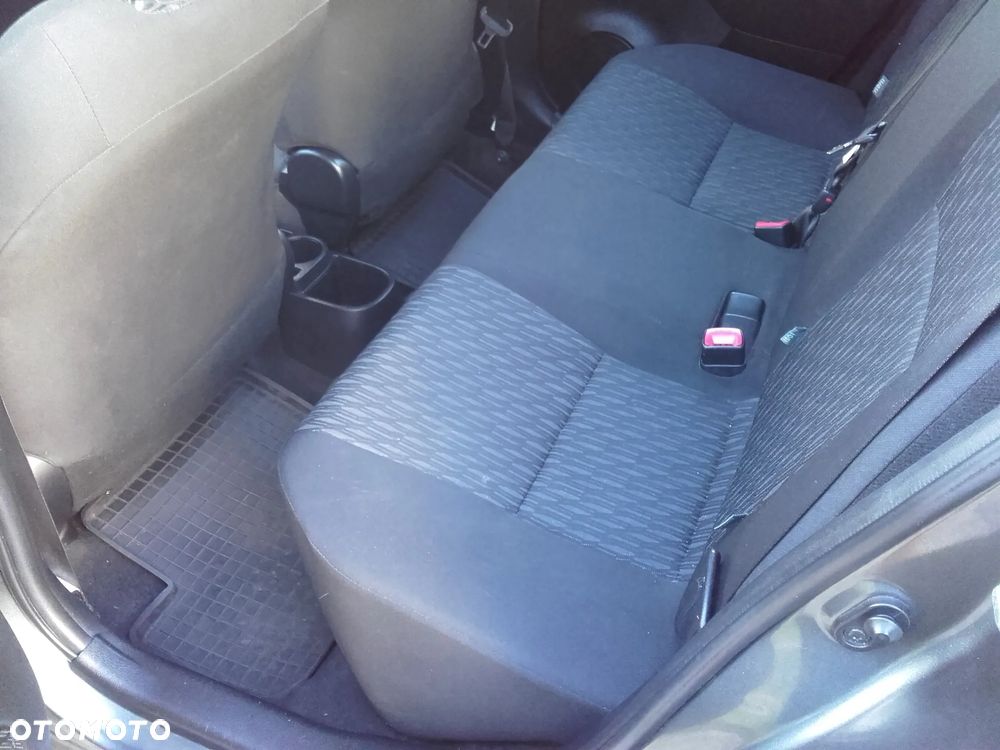 Toyota Yaris - 8
