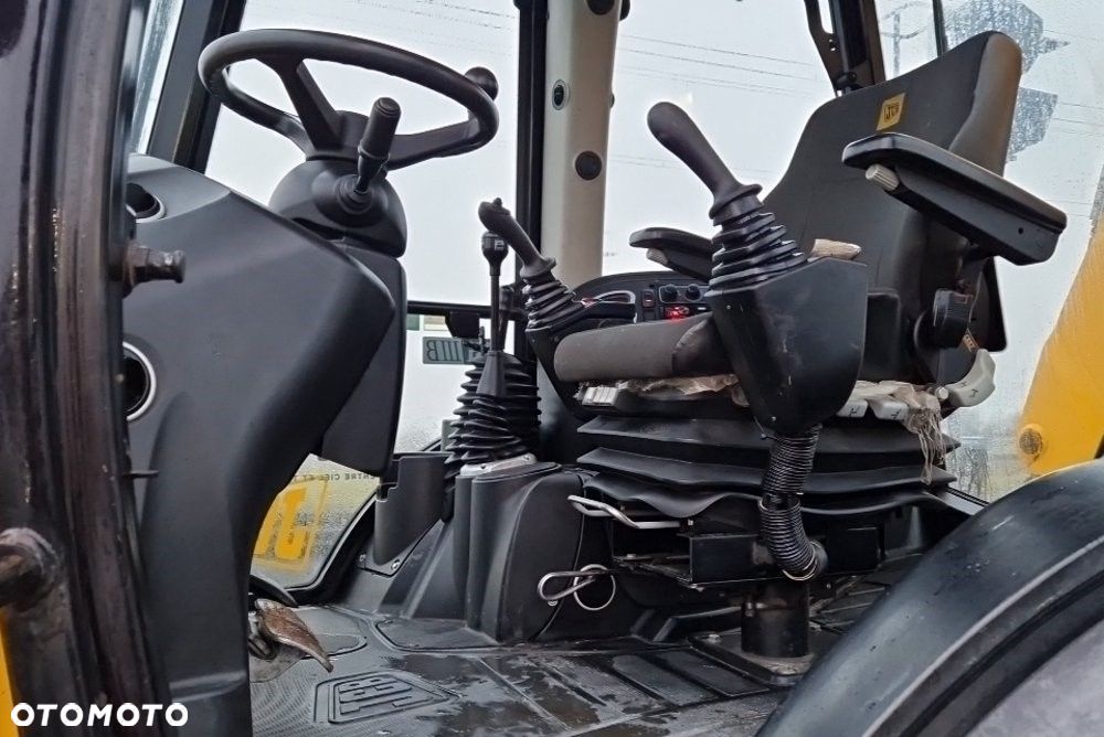 JCB 4CX - 7