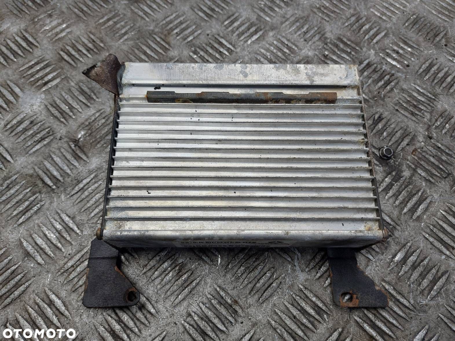 WZMACNIACZ AUDIO RADIA CHRYSLER SEBRING II P04760897AD - 1