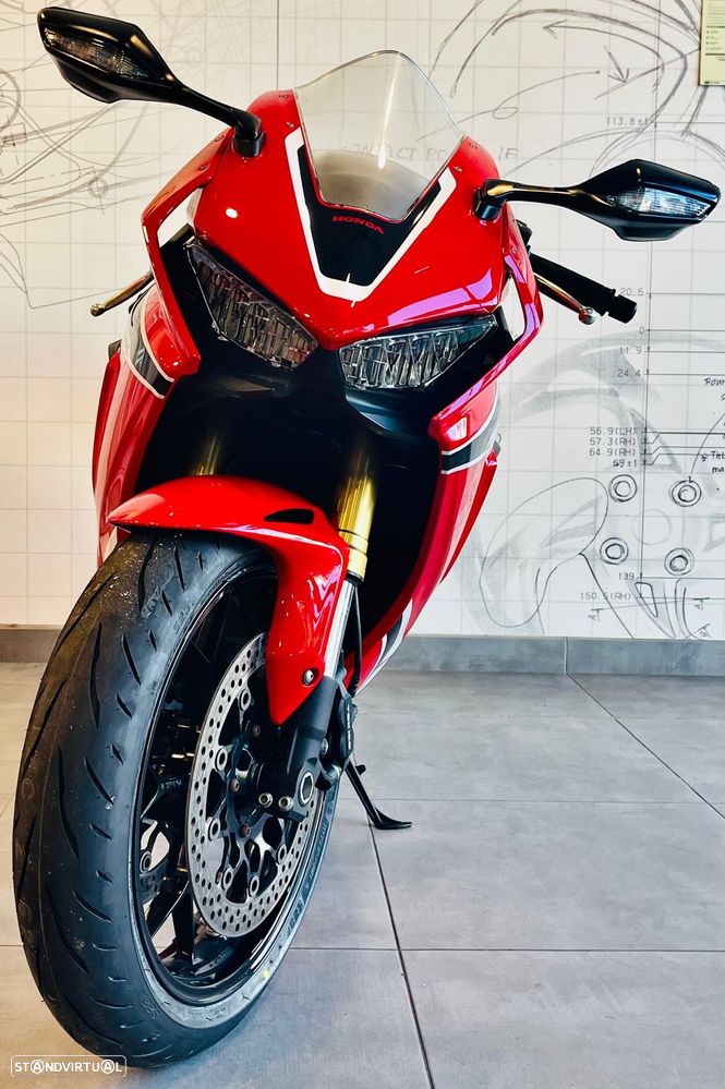 Honda CBR 1000RR FIREBLADE 25 ANOS - 3