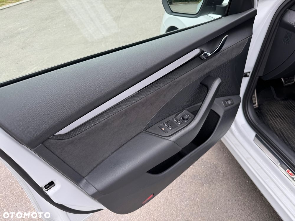 Skoda Octavia 2.0 TSI RS DSG - 24