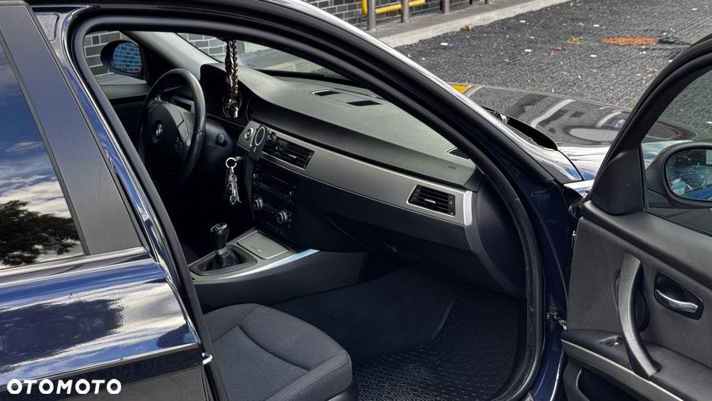 BMW Seria 3 318d - 10