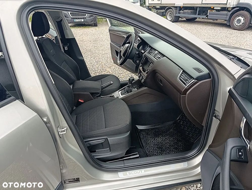 Skoda Octavia Scout 2.0 TDI 4x4 DSG - 20