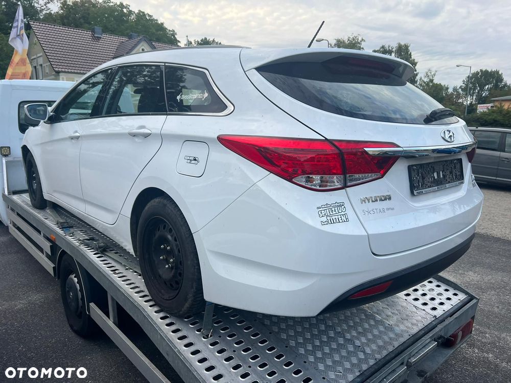 Hyundai i40 Kombi blue 1.6 Family - 2