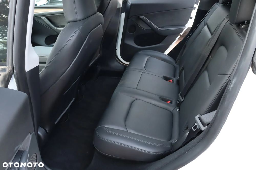 Tesla Y Long Range AWD - 9