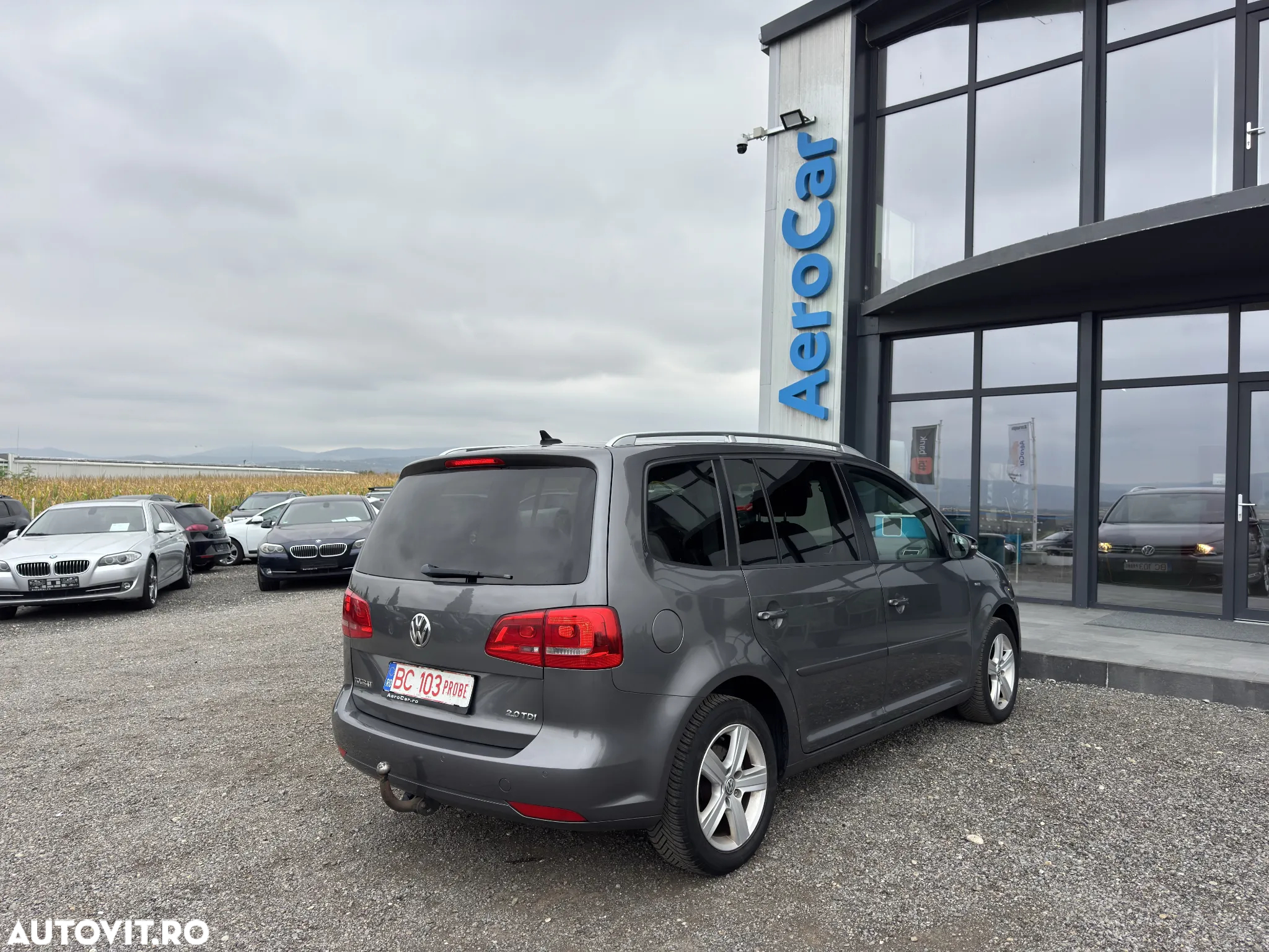 Volkswagen Touran 2.0 TDI DPF BlueMotion Technology MATCH - 11