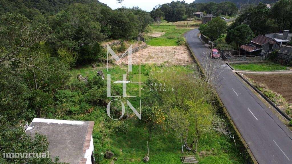 Terreno plano com 1200m2 no Chão da Ribeira – Seixal, com dois palheir - Grande imagem: 5/8