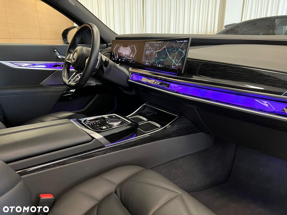 BMW Seria 7 740d xDrive mHEV M Sport sport - 7