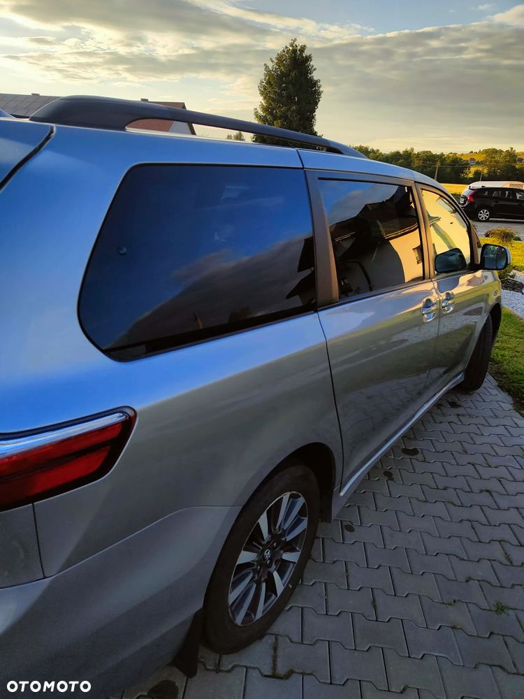 Toyota Sienna 3.5 V6 SE - 13