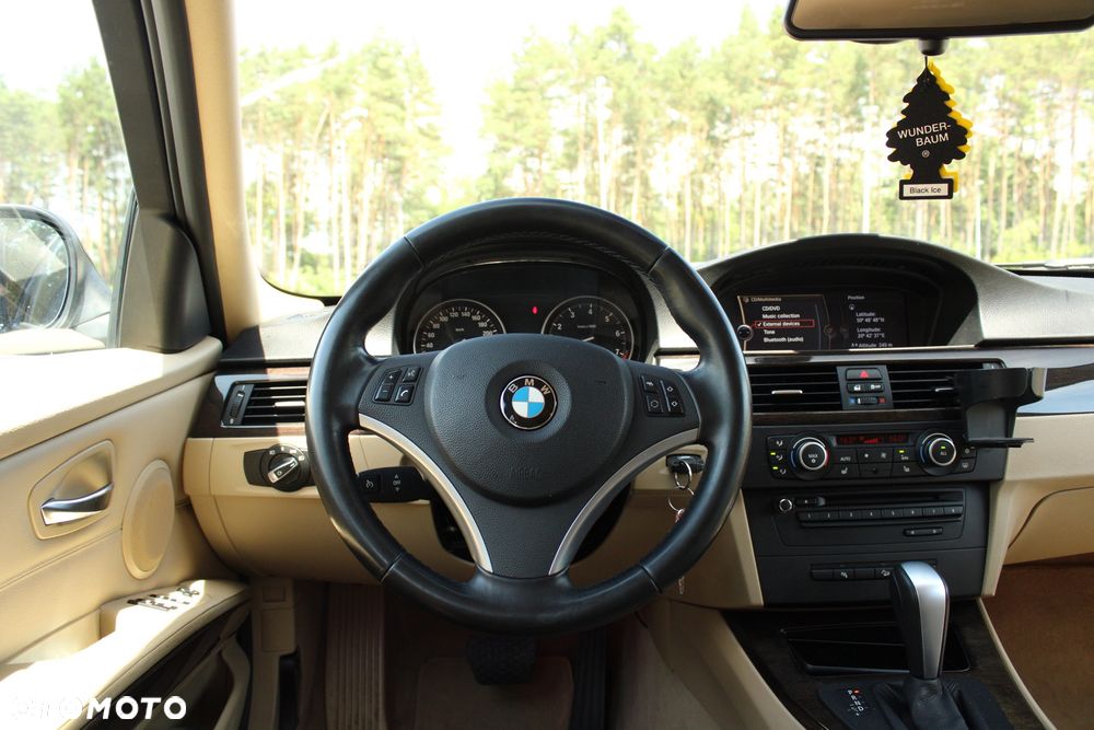 BMW Seria 3 325i xDrive Edition Sport - 25