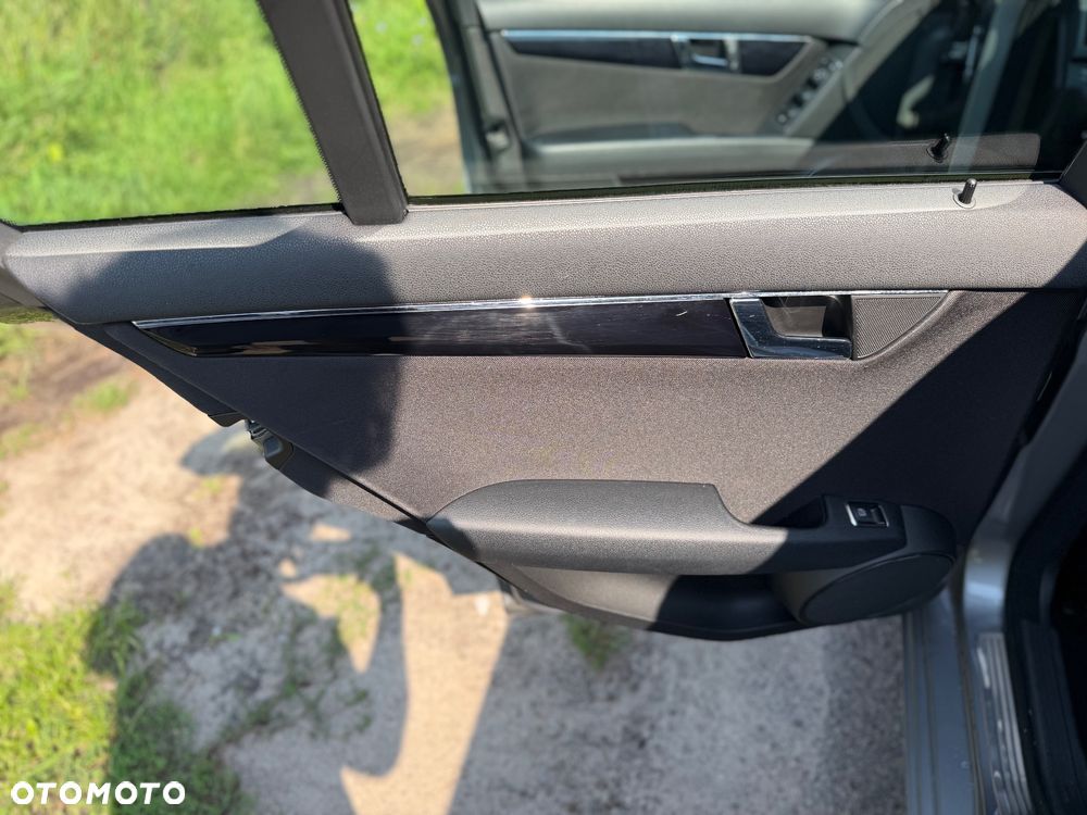 Mercedes-Benz Klasa C 200 (BlueEFFICIENCY) 7G-TRONIC Avantgarde - 30