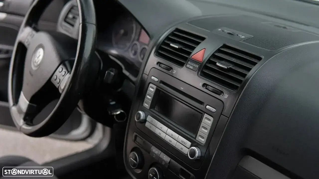 VW Jetta - 45