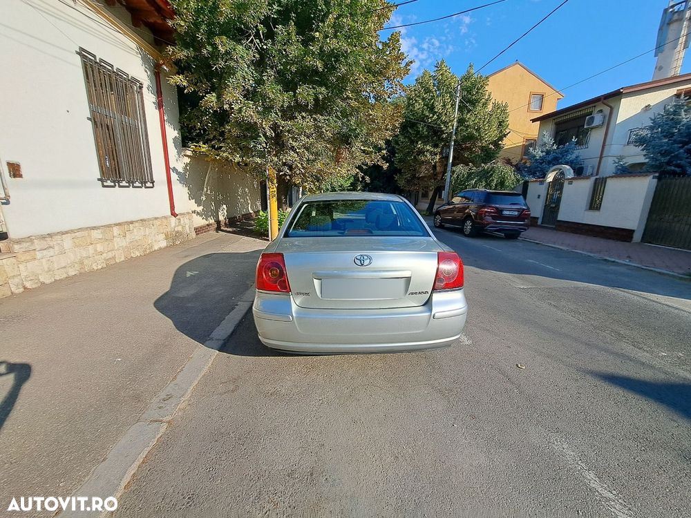 Toyota Avensis 1.8 Sedan Luna - 6