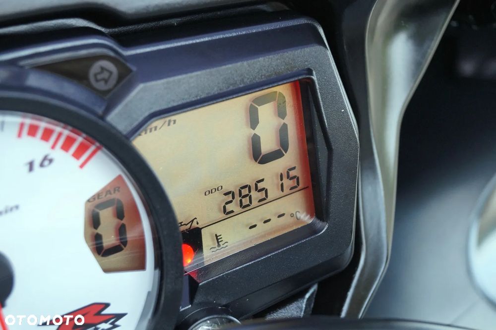 Suzuki GSX-R - 16