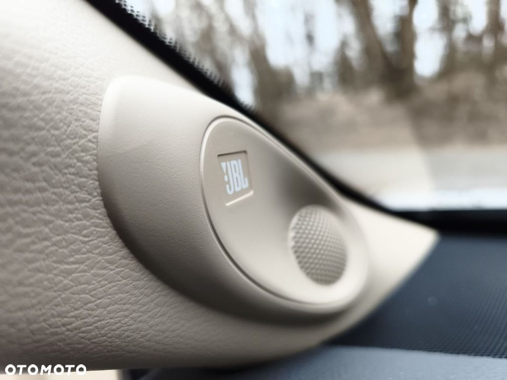 Toyota Camry 2.5 Hybrid Executive CVT - 26