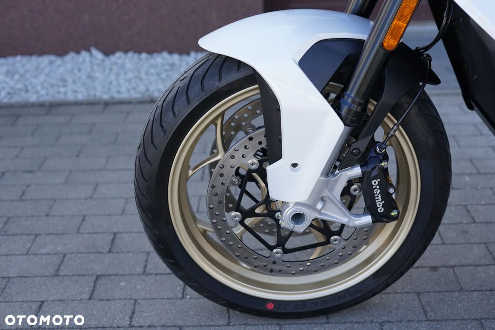 Moto Guzzi V100 Mandello - 31