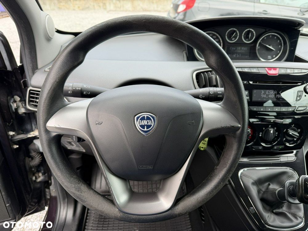 Lancia Ypsilon 0.9 Black&Red S&S - 16