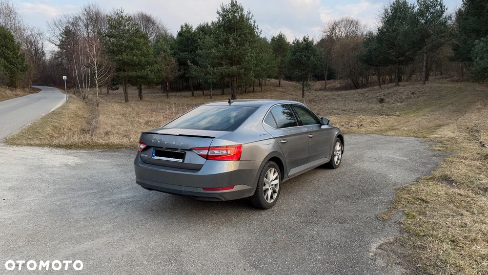 Skoda Superb 2.0 TDI DSG Ambition - 6