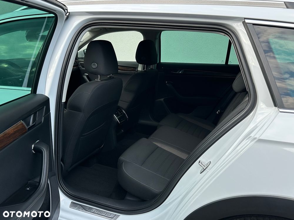 Skoda Superb 2.0 TDI 4x4 DSG Scout - 23