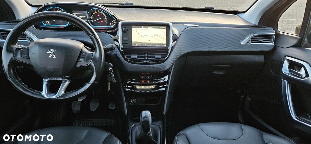 Peugeot 2008 1.6 BlueHDi Allure S&S - 11