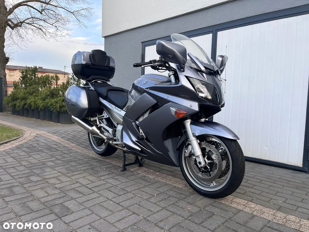 Yamaha FJR - 2