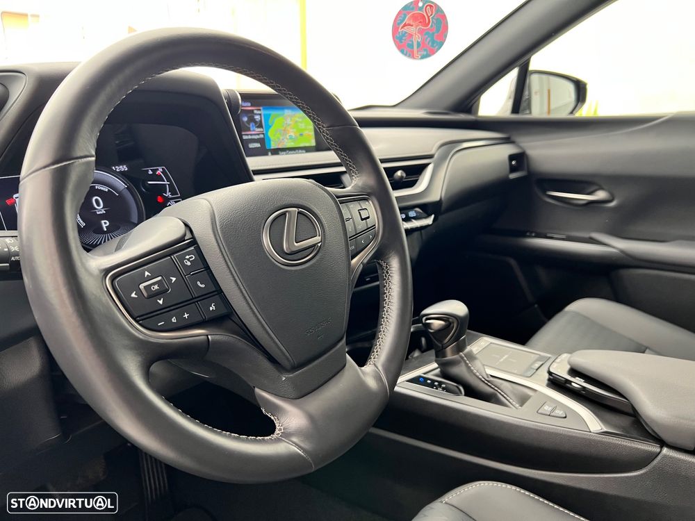 Lexus UX 250h Business - 36