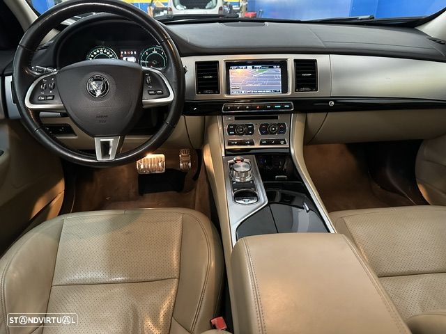 Jaguar XF Sportbrake 3.0 D V6 Premium Luxury - 12