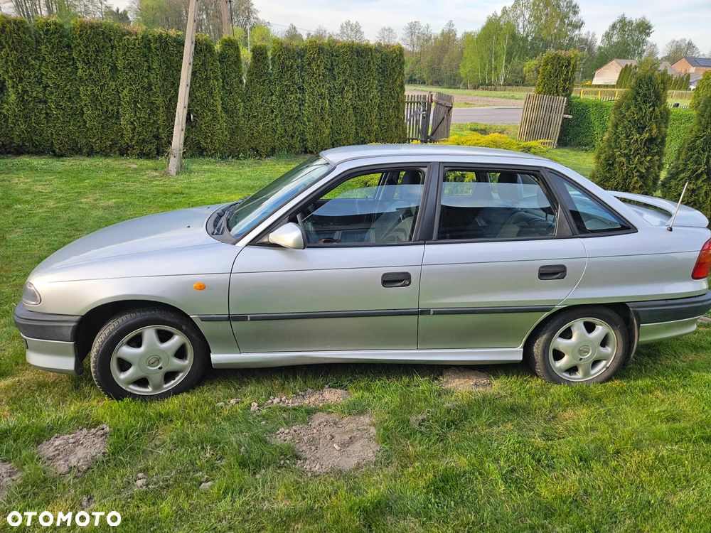 Opel Astra 1.6 16v 100 - 4