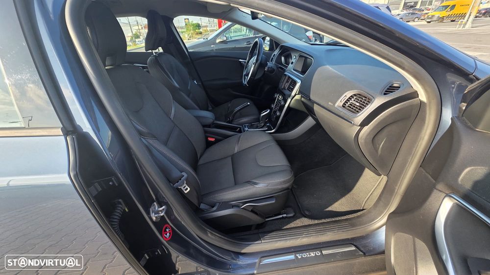 Volvo V40 2.0 D3 Momentum Geartronic - 11