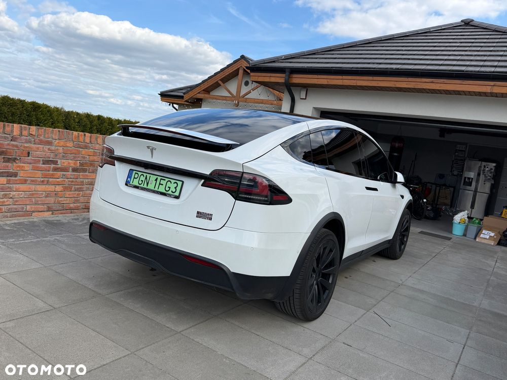Tesla Model X - 3