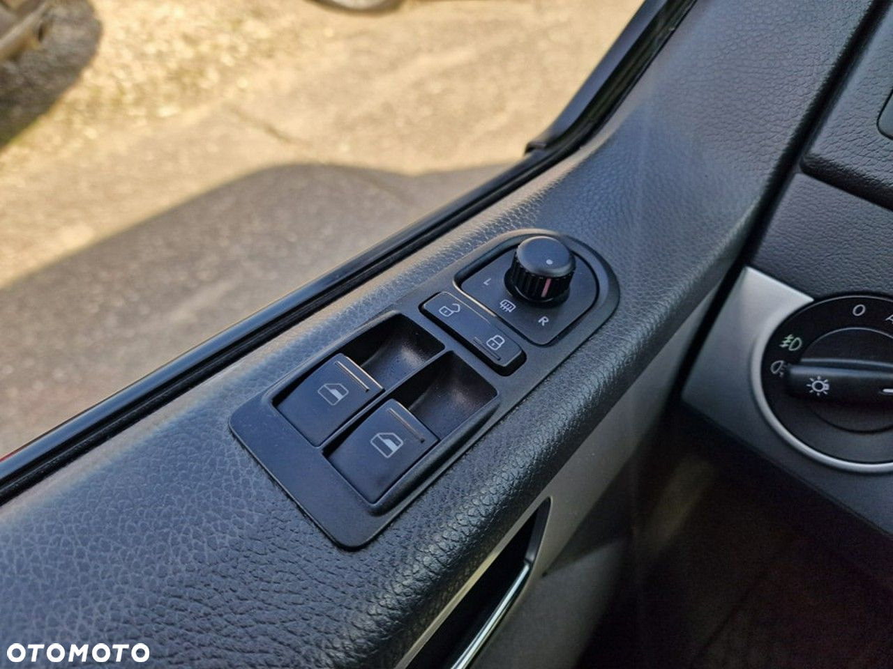 Volkswagen Multivan - 11