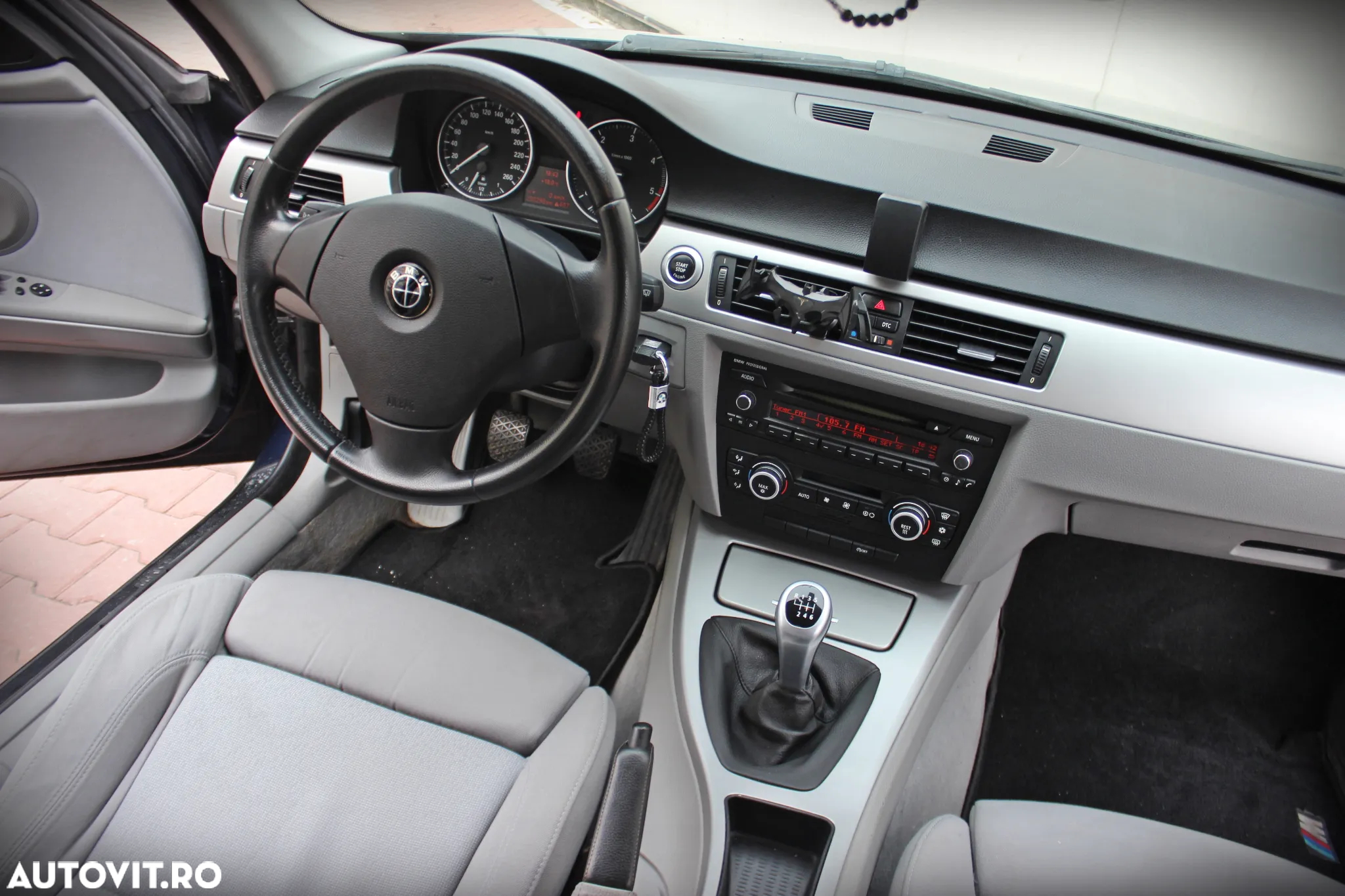 BMW Seria 3 320d DPF Touring - 15