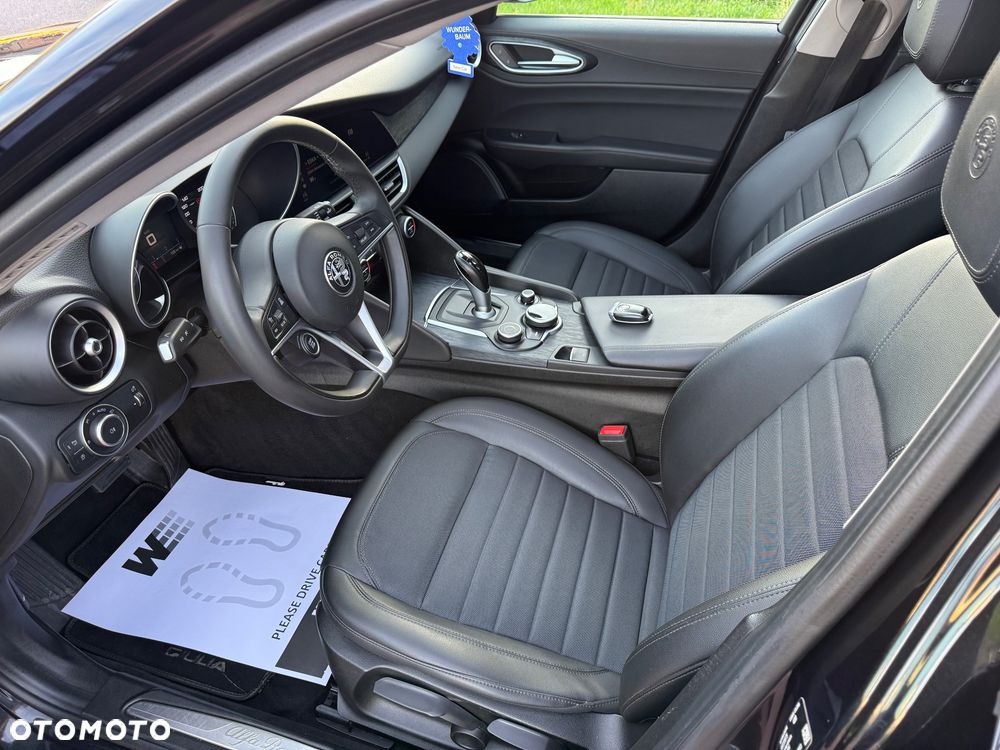 Alfa Romeo Giulia 2.2 AT8 Business - 22